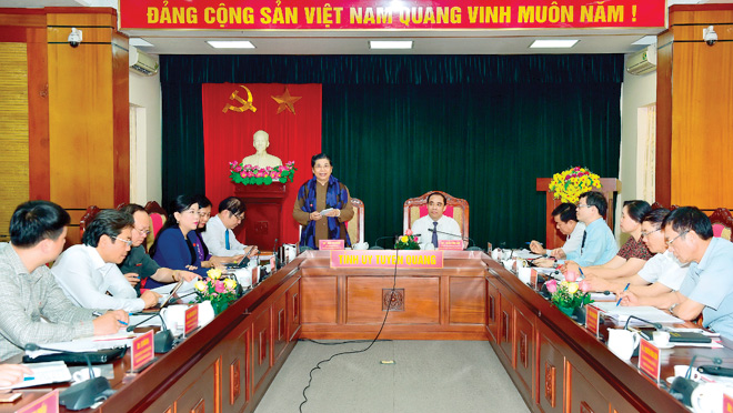 Phó Chủ tịch Thường trực Quốc hội Tòng Thị Phóng làm việc với Ban Thường vụ Tỉnh ủy